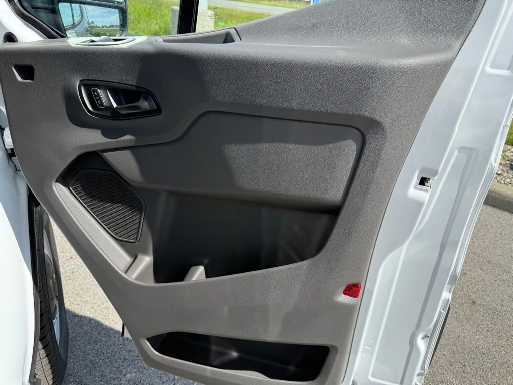 New 2026 Oxford White Ford Cargo Van image 38