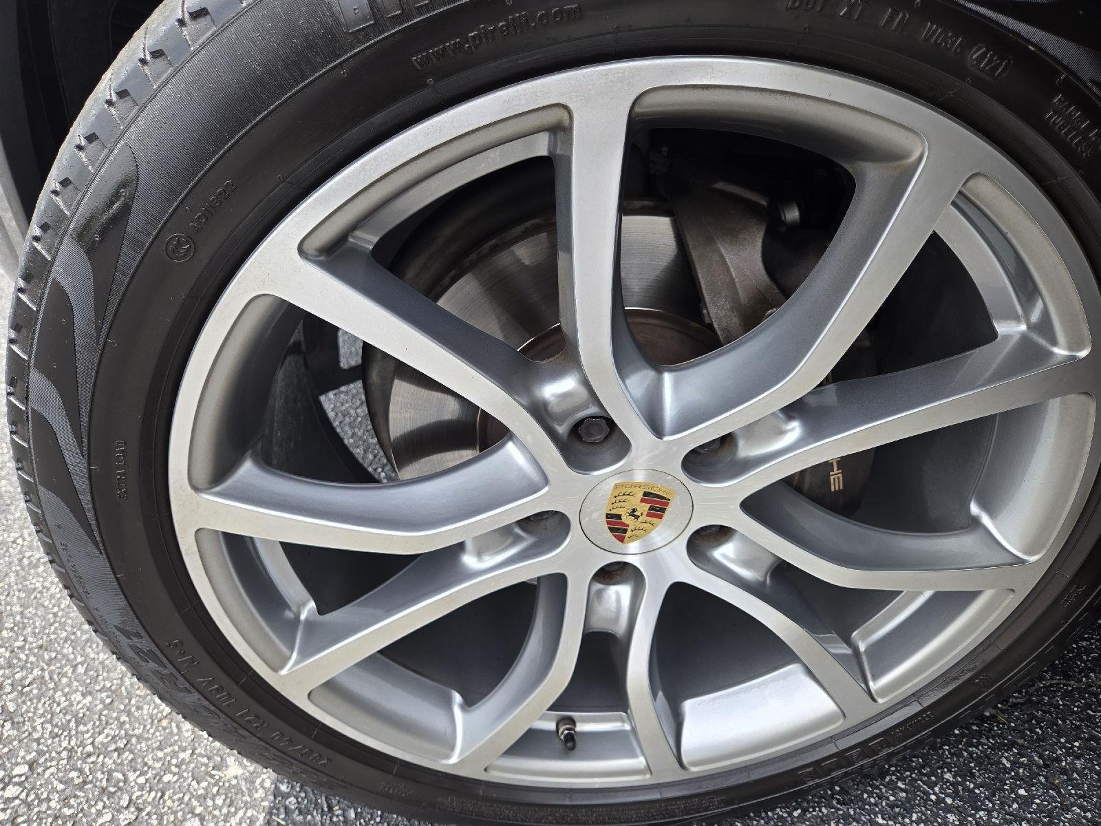 Used 2020  Porsche Base image 40