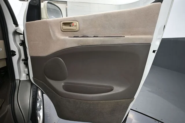 Used 1999 White Toyota Limited image 30