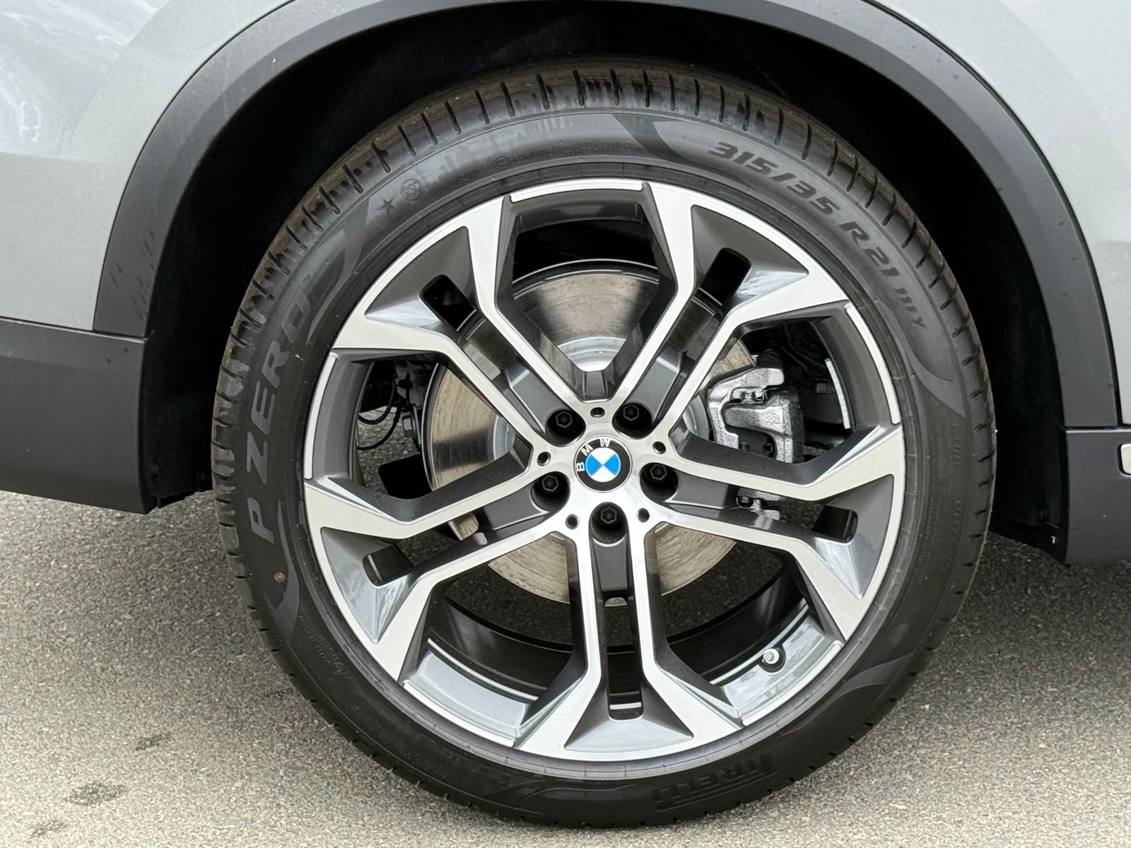 New 2026 Skyscraper Grey Metallic BMW sDrive40i image 18