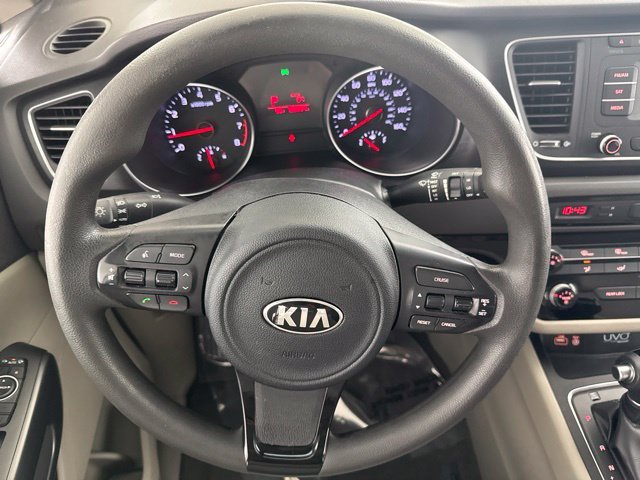 Used 2015 White Kia LX image 25