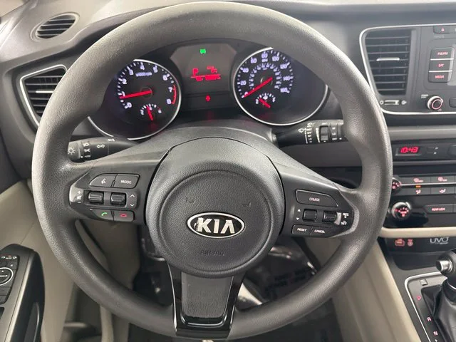 Used 2015 White Kia LX image 25