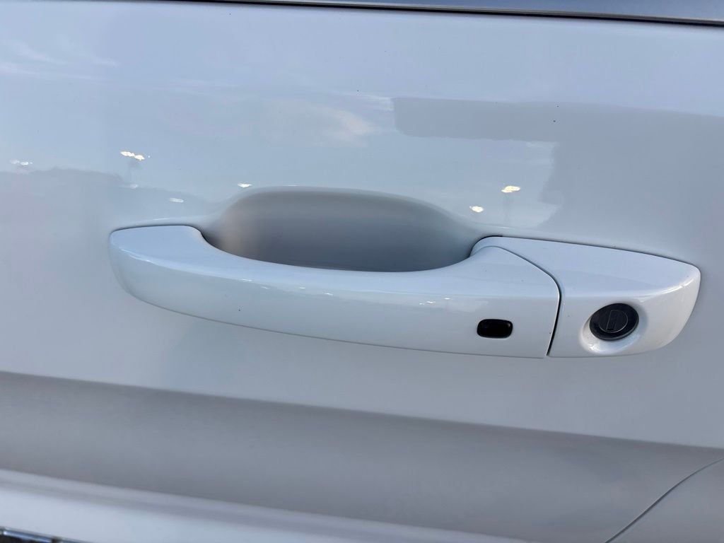 Used 2018 White Jeep Limited image 22