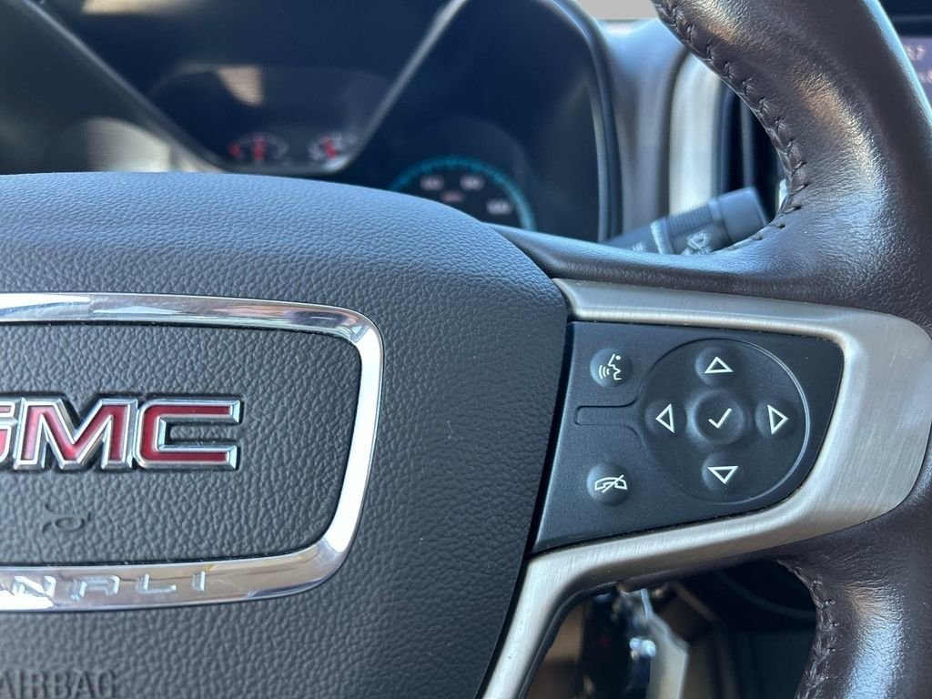 Used 2022 White GMC Denali image 23