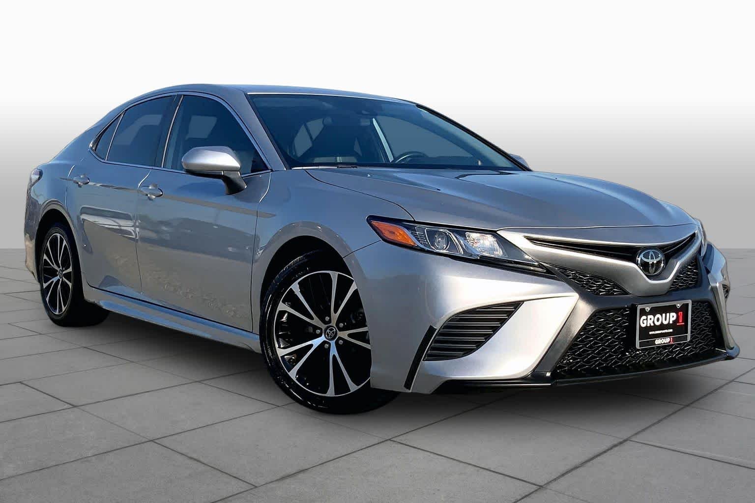 Used 2020 Celestial Silver Metallic Toyota SE image 3