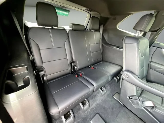 Certified Used 2026 Crystal Metallic GMC Elevation image 26