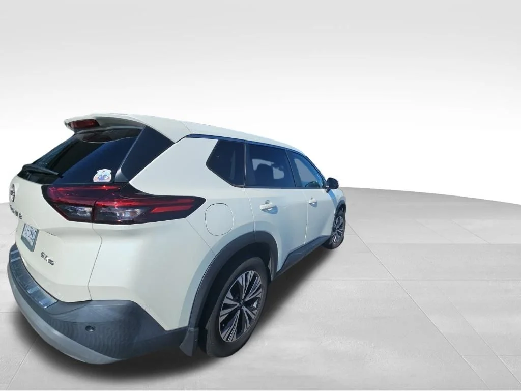 Used 2022 White Nissan SV image 7