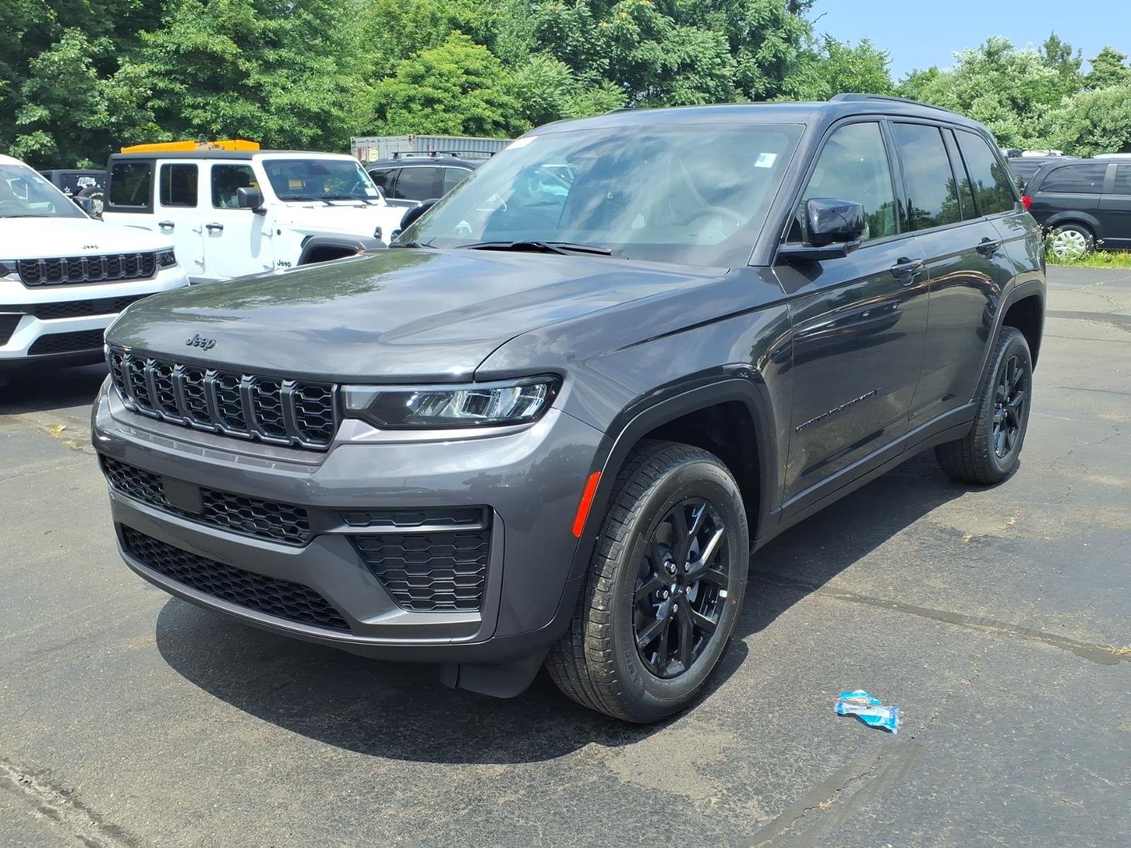 New 2026 Baltic Gray Metallic Clear-Coat Exterior Paint Jeep Altitude image 3
