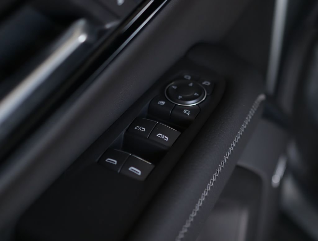 2026 GMC Yukon Denali - Photo 28