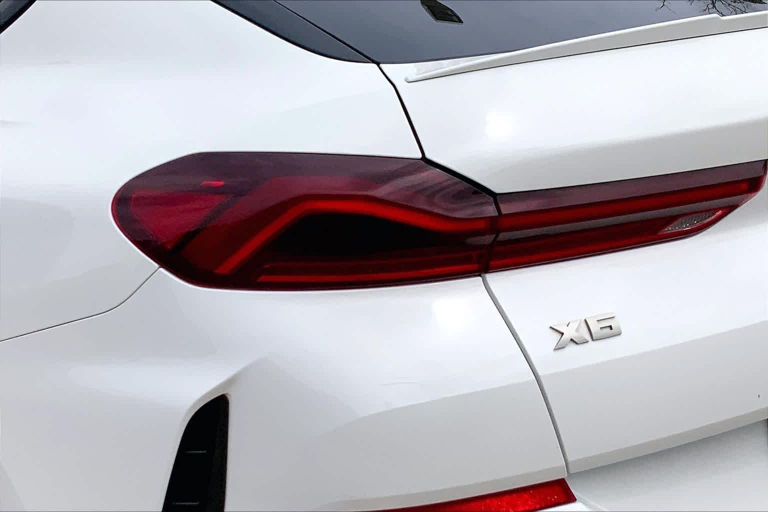 Used 2021 Alpine White BMW M50i image 29