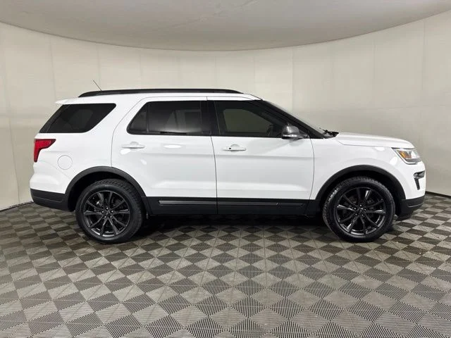 Certified Used 2019 Oxford White Ford XLT image 2