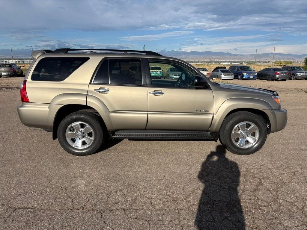Used 2007 Gold Toyota SR5 image 4
