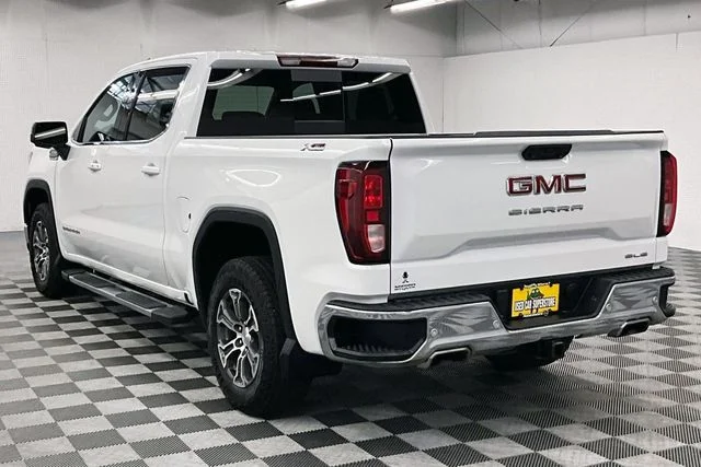 Used 2024 Summit White GMC SLE image 3