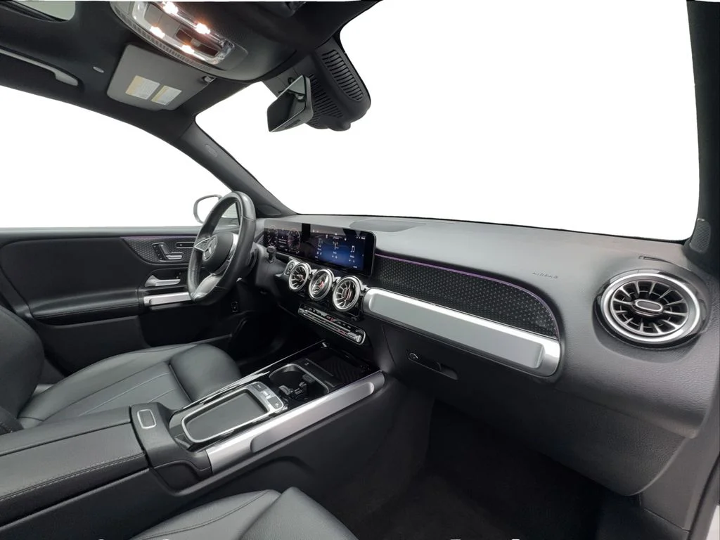 Used 2025 White Mercedes-Benz GLB 250 image 27