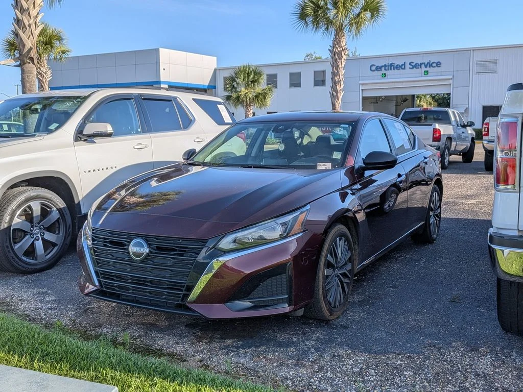 Used 2024 Red Nissan 2.5 SV image 1