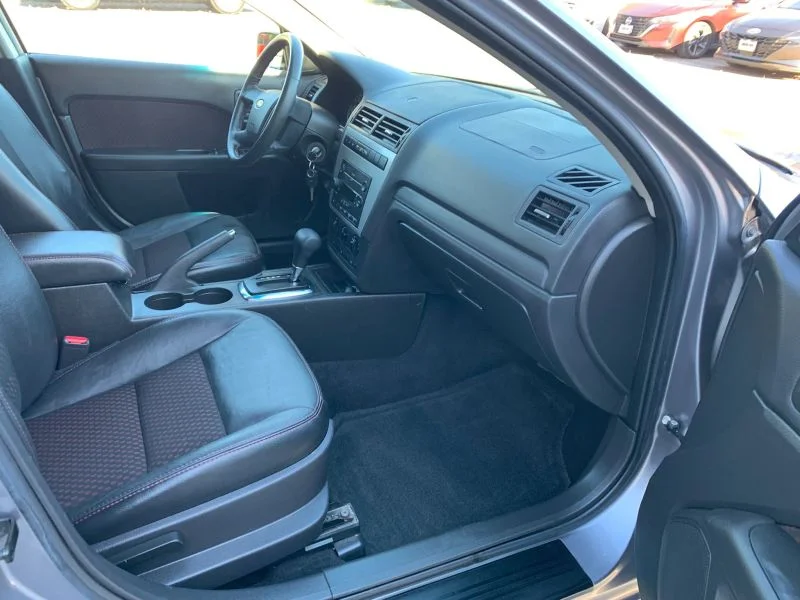 Used 2007 Gray Ford SE Sedan 4D image 32
