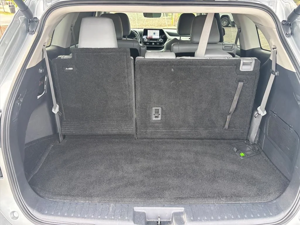 Used 2024 Silver Toyota XLE image 26