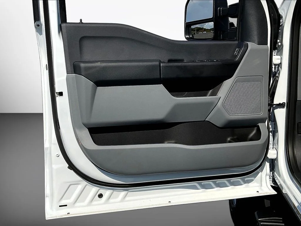 New 2026 Oxford White Ford F-450® XL image 28