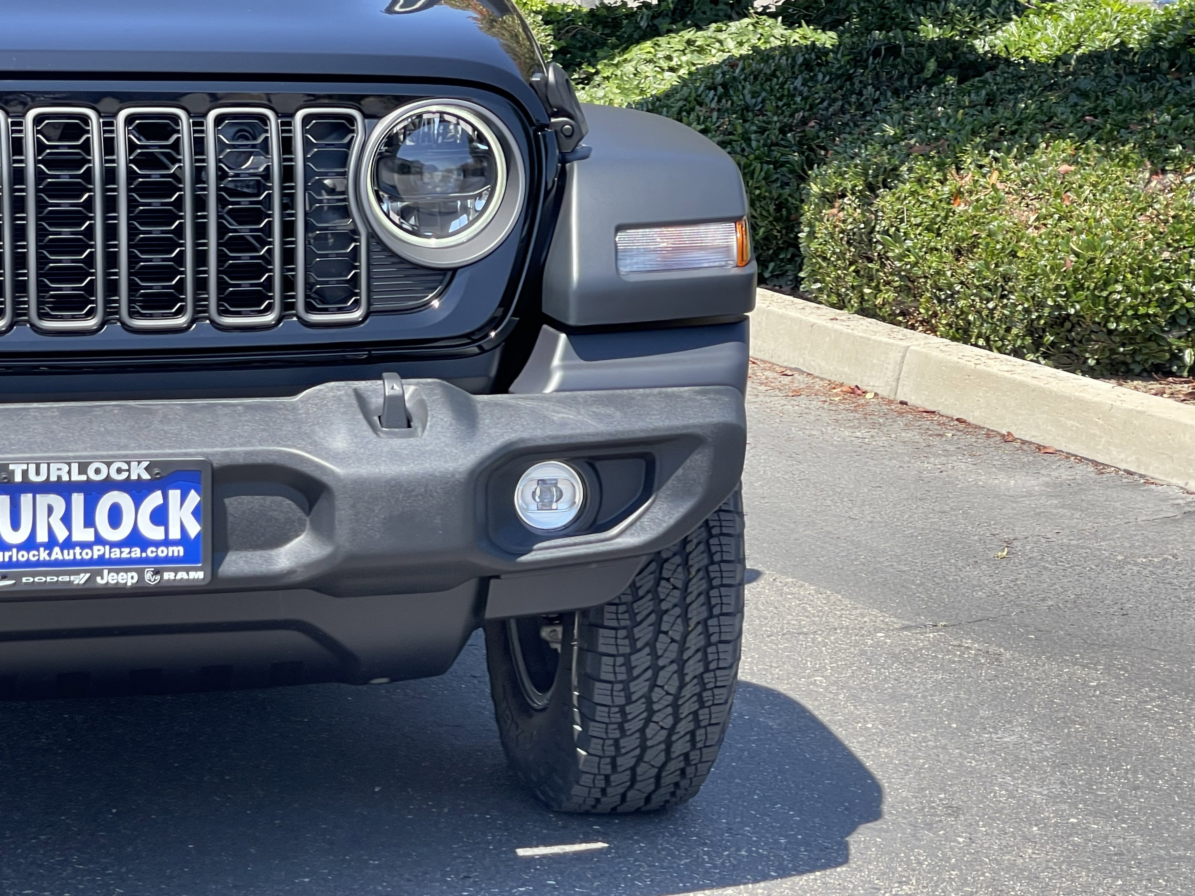 New 2026 Black Clear-Coat Exterior Paint Jeep Sport S image 8