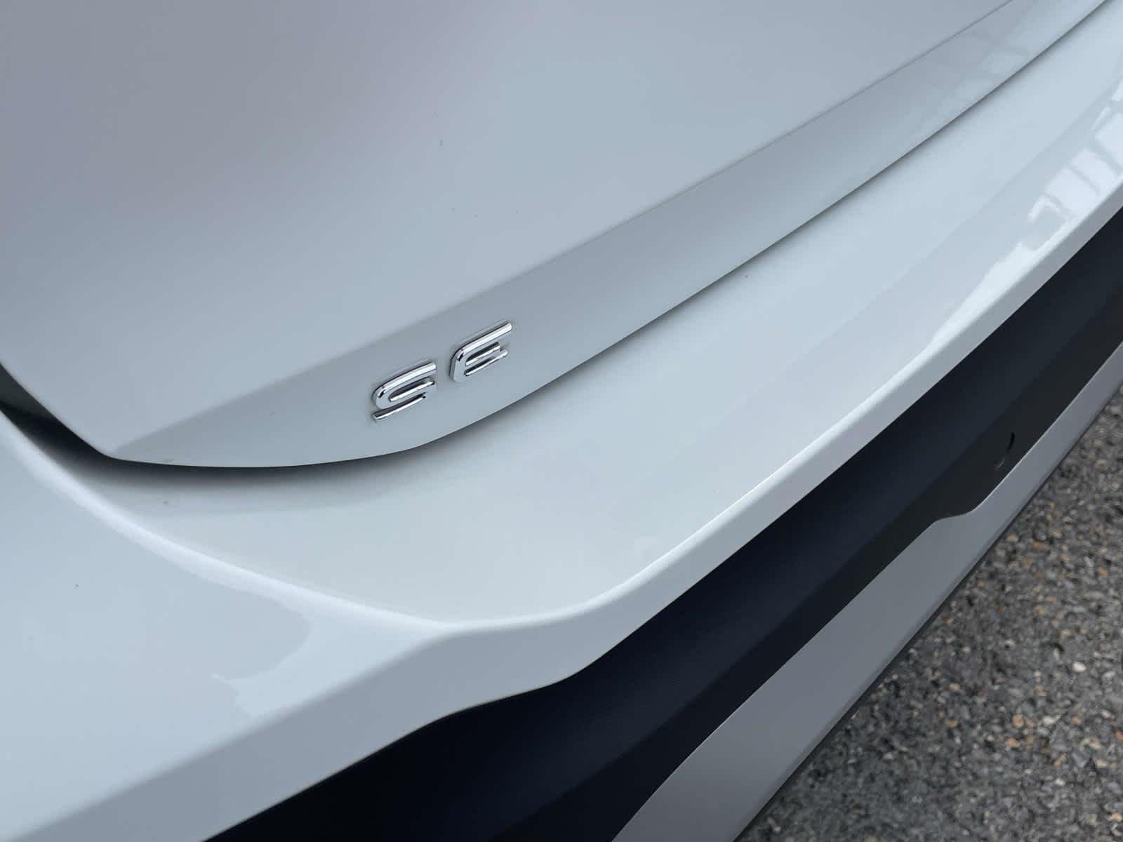 New 2026 Pure White Volkswagen SE image 10