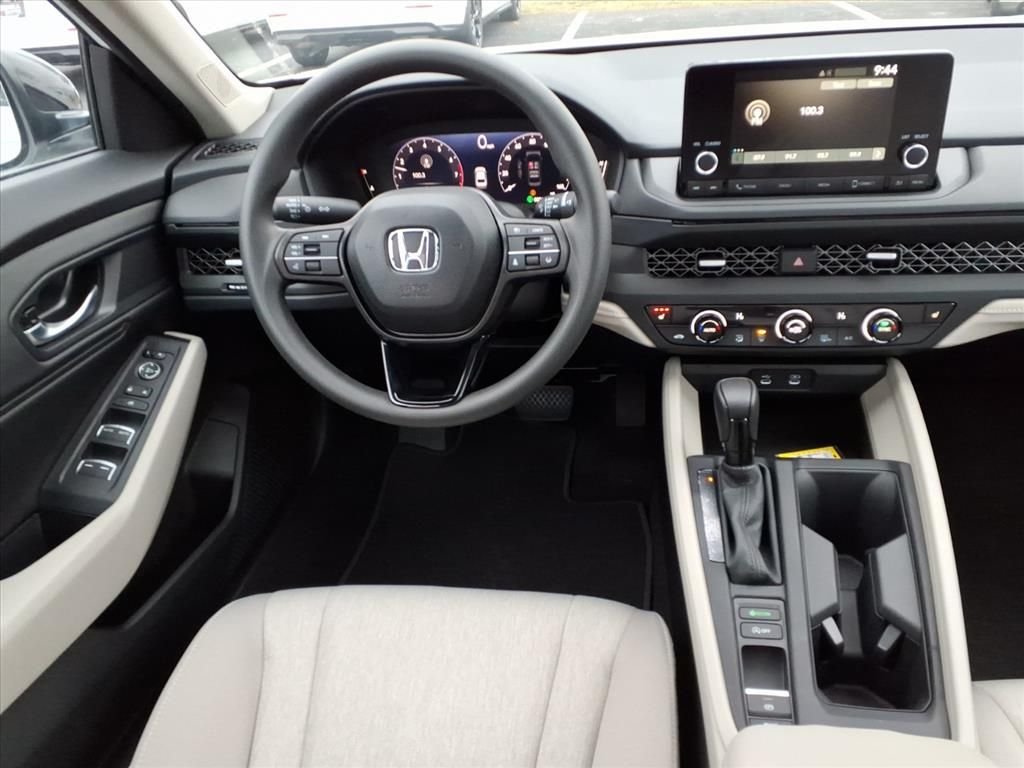 New 2025 Platinum White Pearl Honda 1.5T SE image 3
