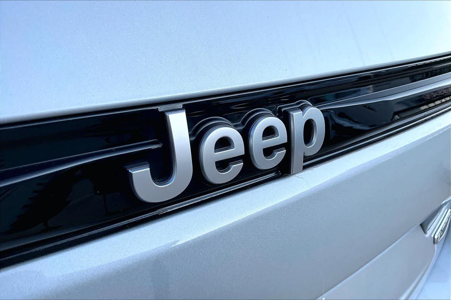 Used 2022 Silver Zynith Jeep Summit Reserve image 29