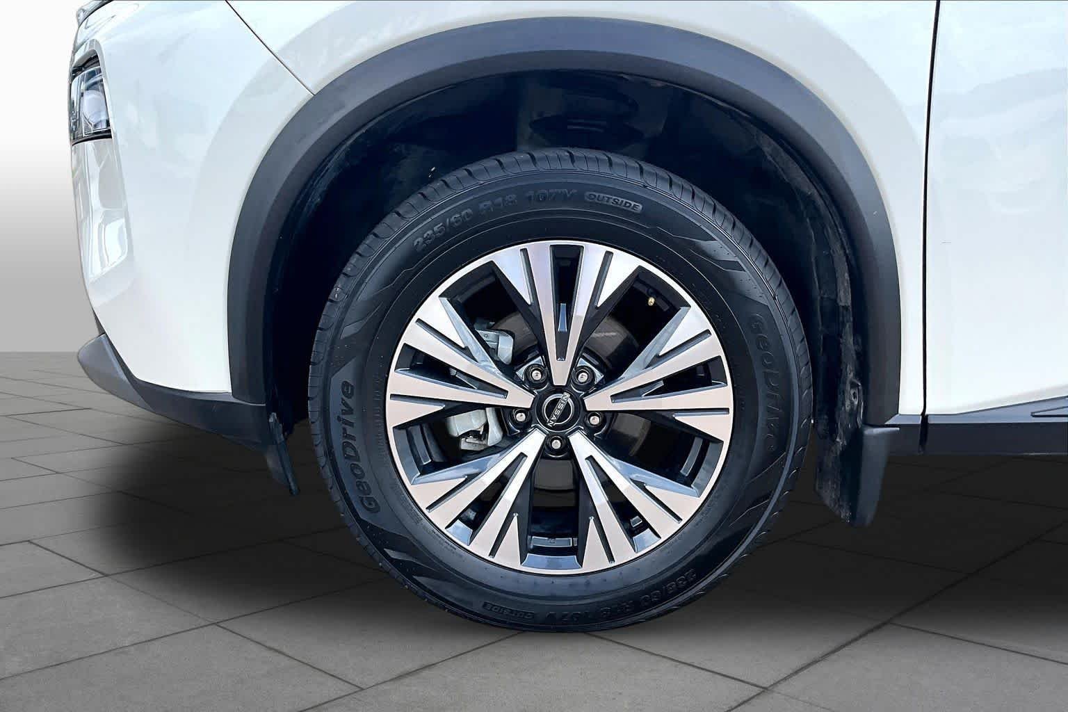 Used 2023 Pearl White Tricoat Nissan SV image 10