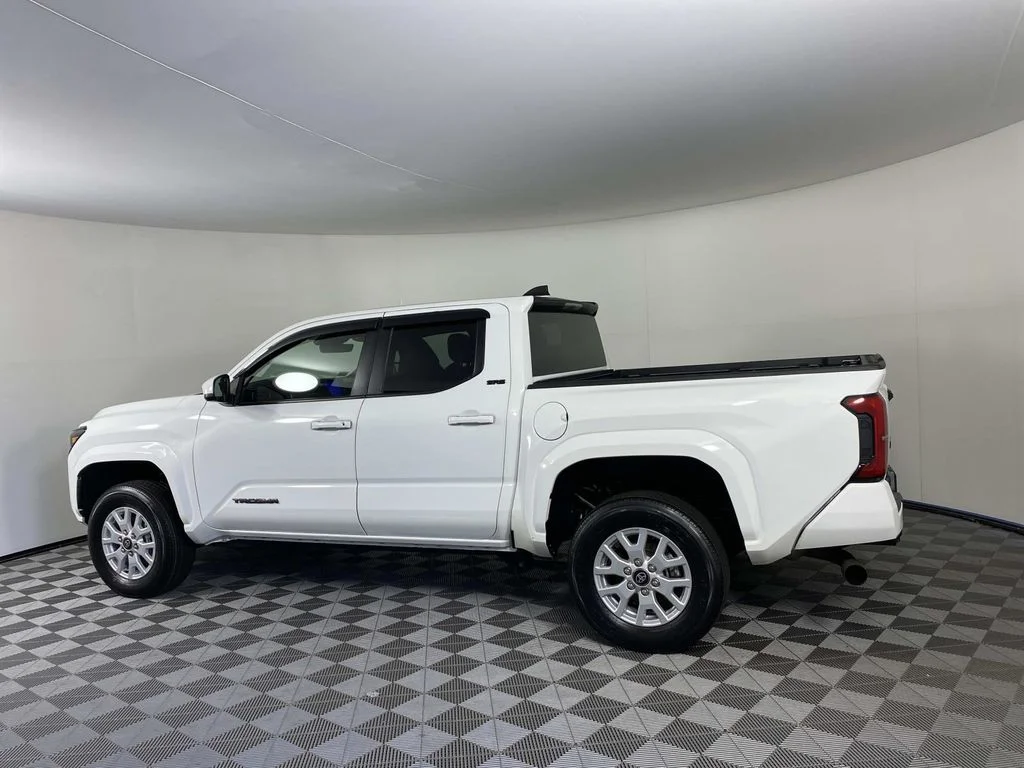 Used 2025 White Toyota SR5 image 5