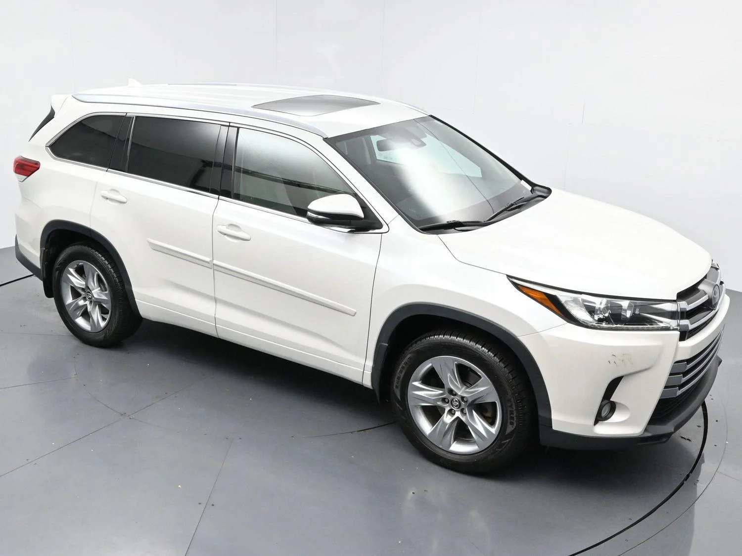 Used 2017 Blizzard Pearl Toyota Limited image 47