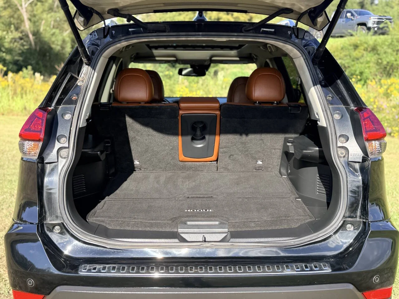 Used 2019 Black Nissan SL 4dr Crossover image 29
