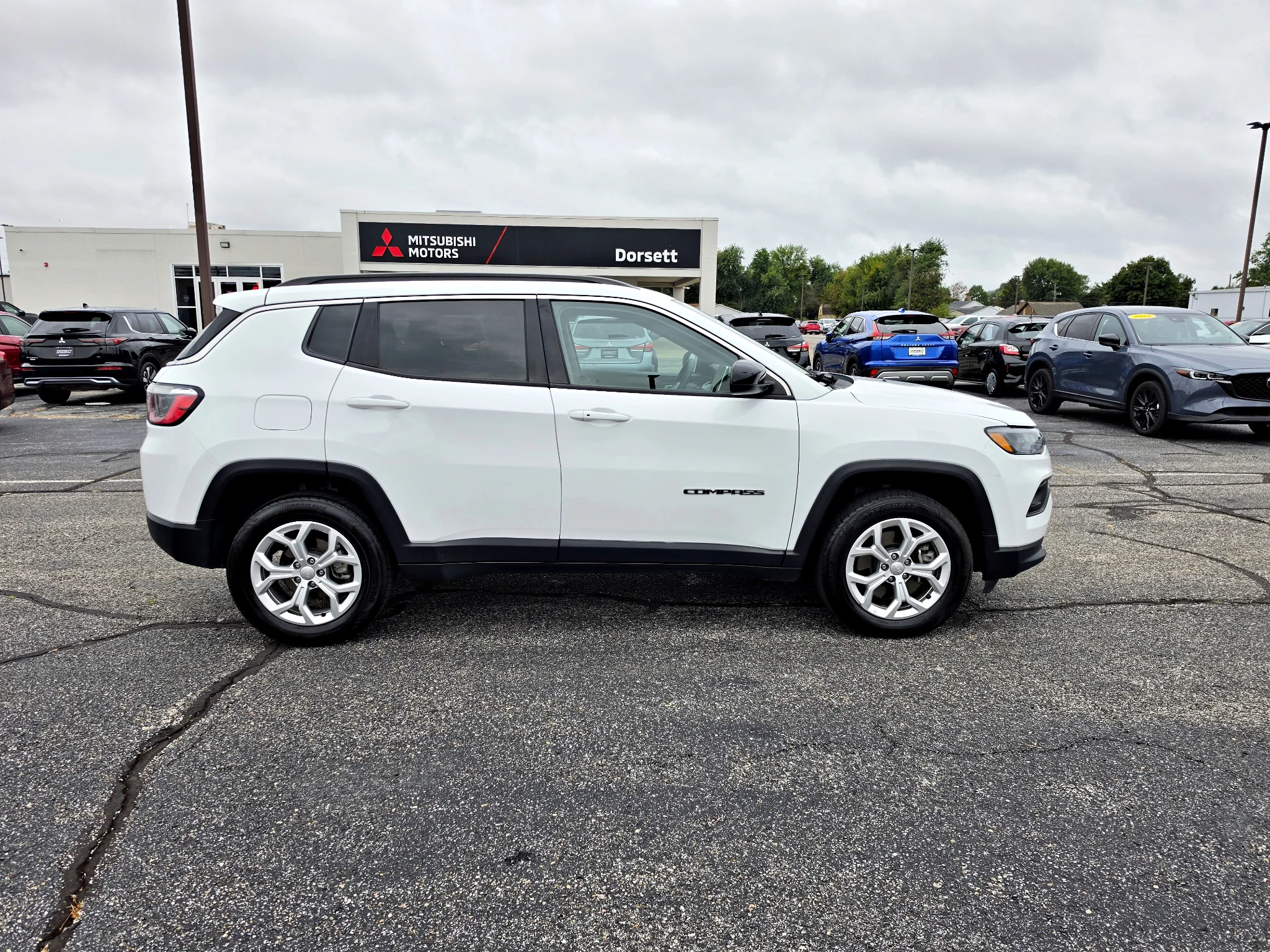 Used 2024 Bright White Clearcoat Jeep Latitude image 5