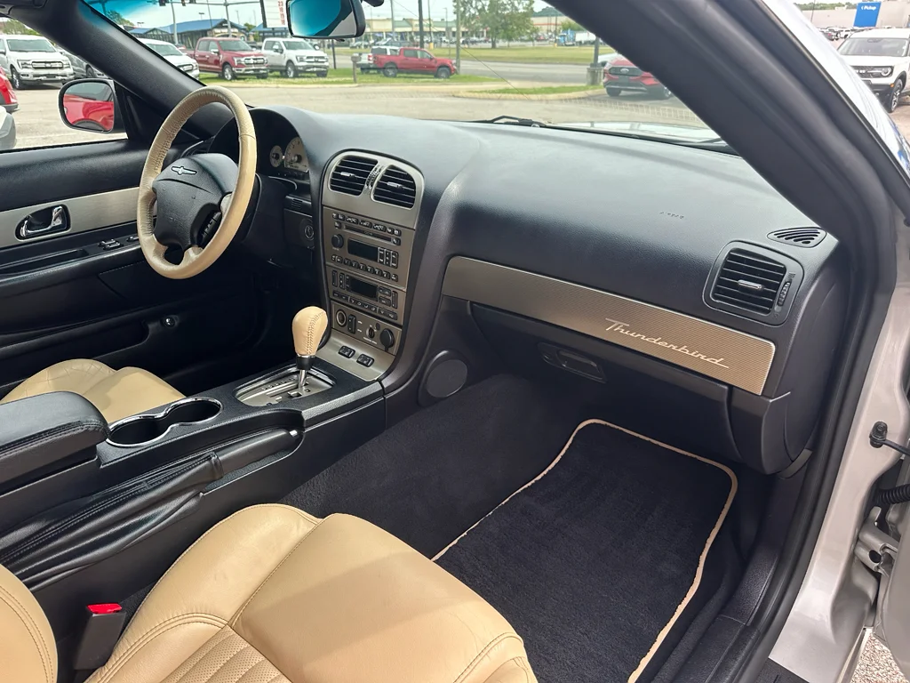 Used 2004 Silver Top Ford Deluxe image 17