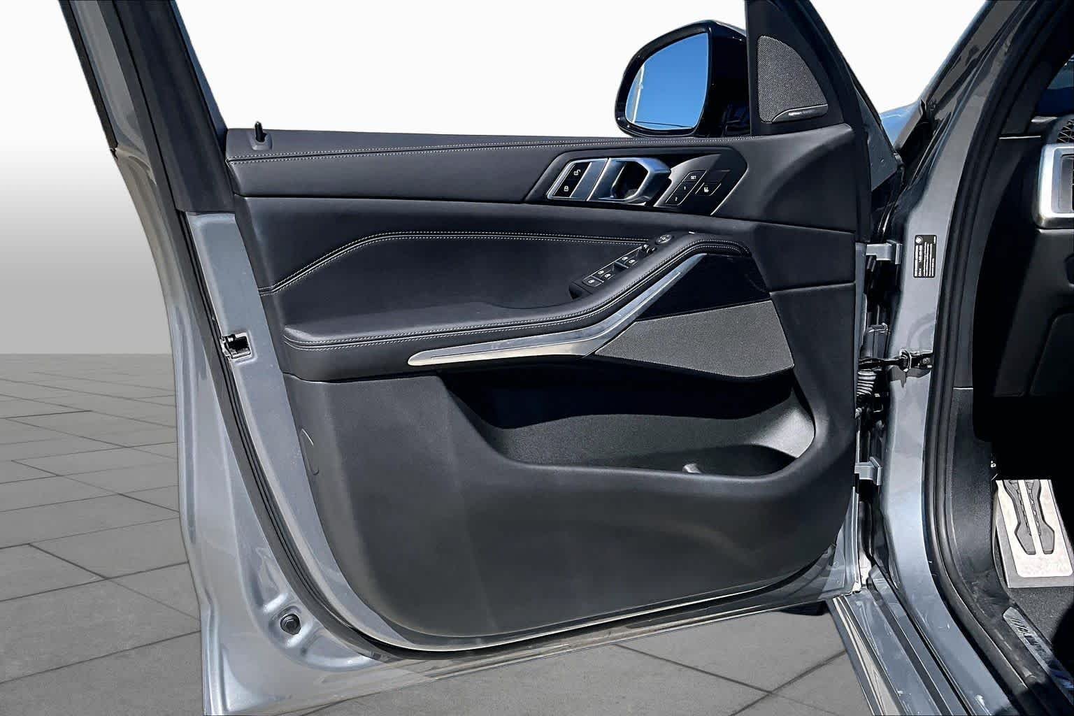 Used 2024 Skyscraper Grey Metallic BMW xDrive40i image 24