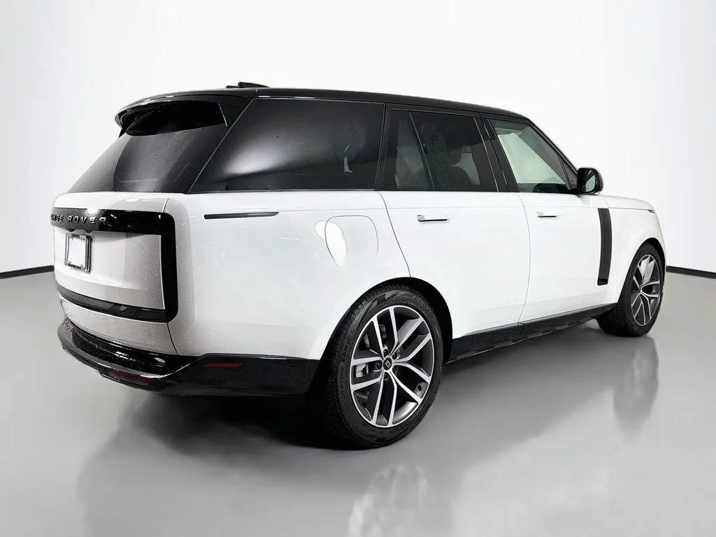 New 2027 Fuji White Land Rover SE image 5