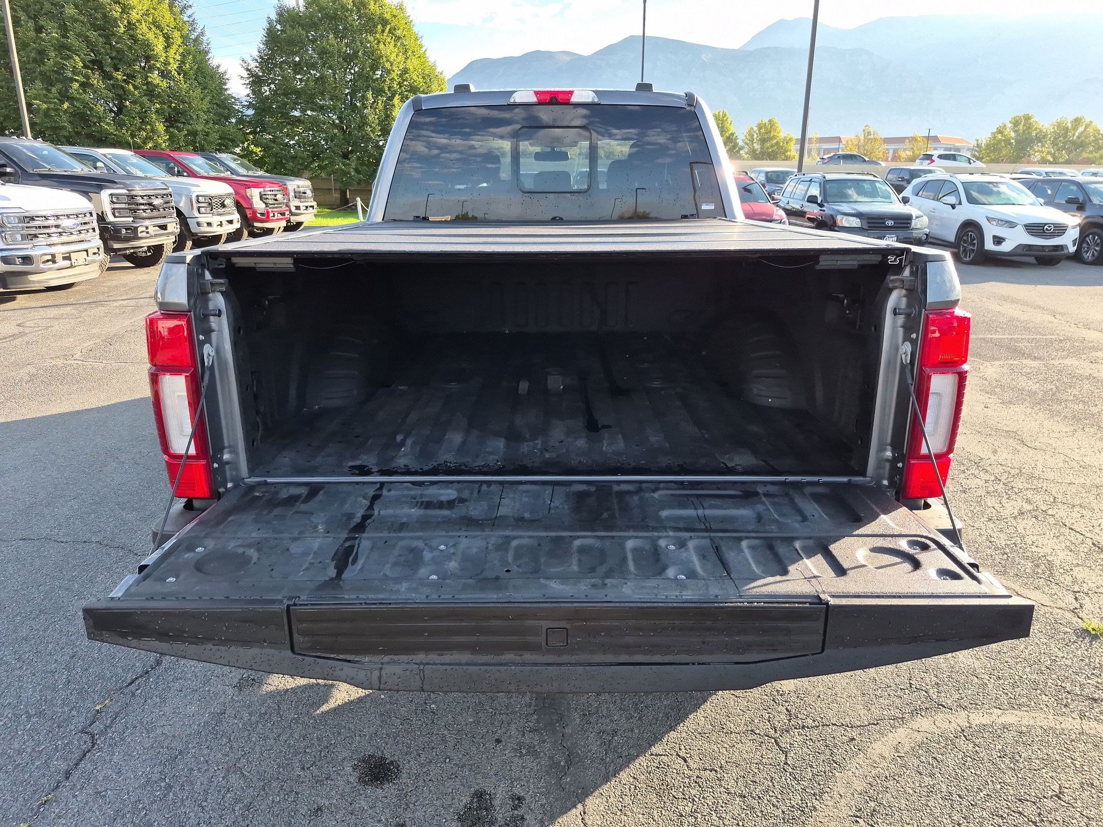 Used 2022 Gray Metallic Ford LARIAT image 29