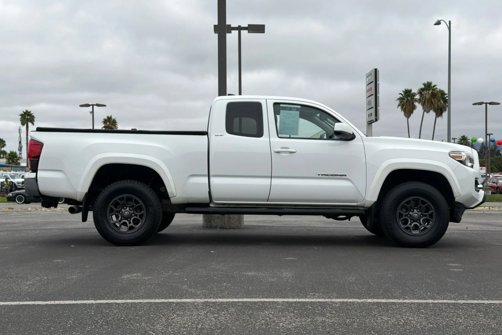 Used 2018 White Toyota SR5 image 3