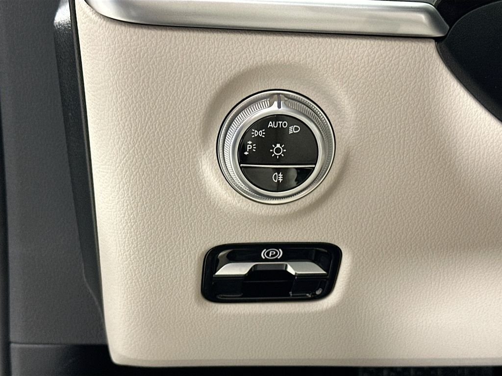 New 2026 Graphite Grey Metallic Mercedes-Benz C 300 image 10
