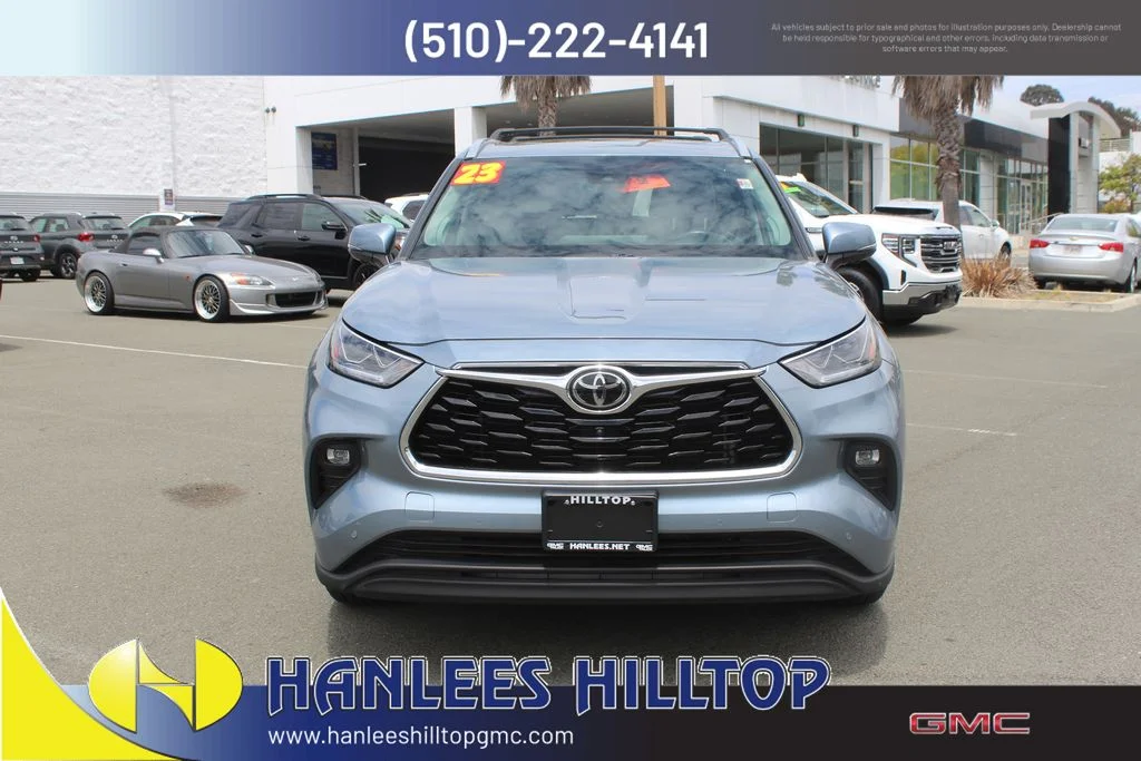 Used 2023  Toyota Limited image 4
