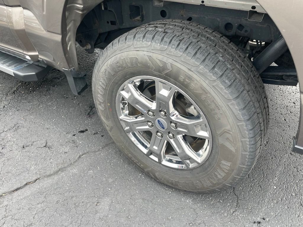Used 2023 Gray Ford Lariat image 3