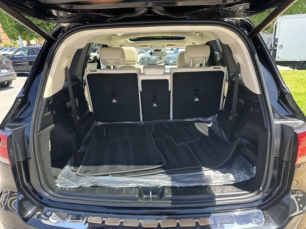 Used 2023  Mercedes-Benz GLB 250 image 13