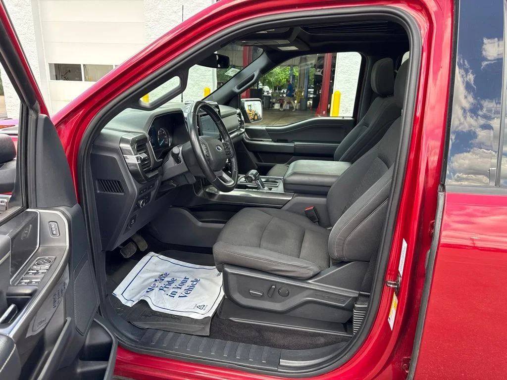 Used 2022 Rapid Red Metallic Tinted Clearcoat Ford XLT image 13