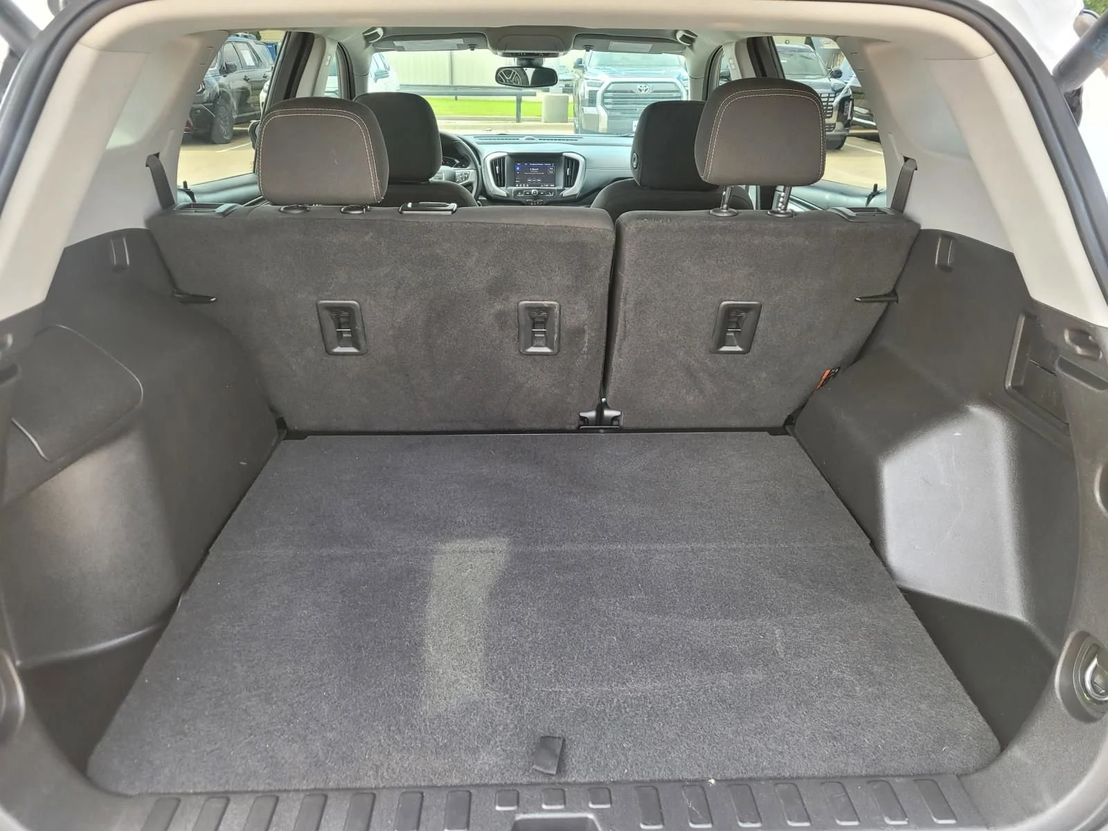 Used 2022 Summit White GMC SLE image 14