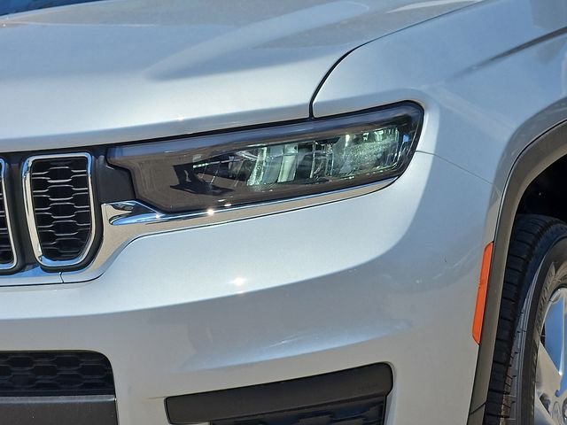 New 2026 Silver Zynith Jeep Laredo image 8