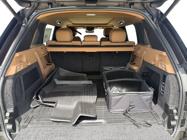 New 2026 Charente Grey Land Rover SE image 18