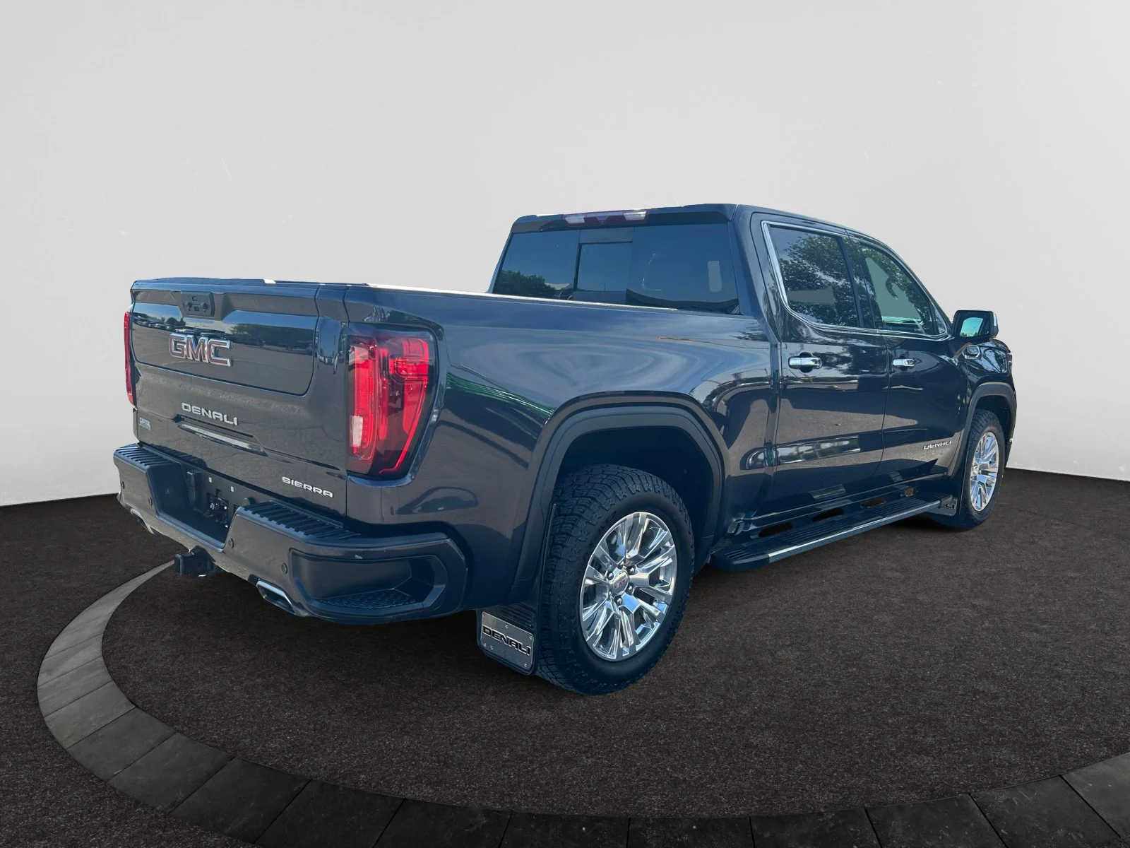 Used 2023 TITANTIUM RUSH GMC Denali Crew Cab image 5