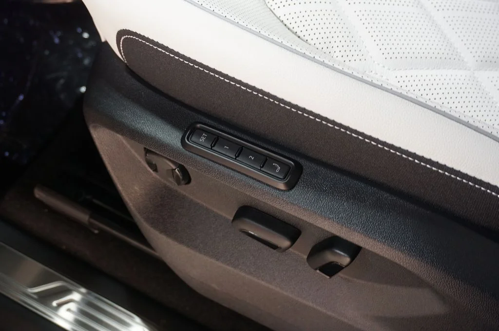 New 2026 Opal White Volkswagen 2.0T SEL Premium R-Line image 29