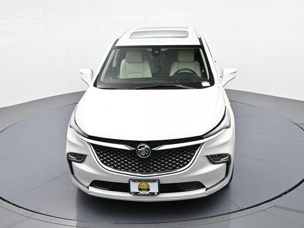 Used 2022 White Frost Buick AWD 4dr Avenir image 19