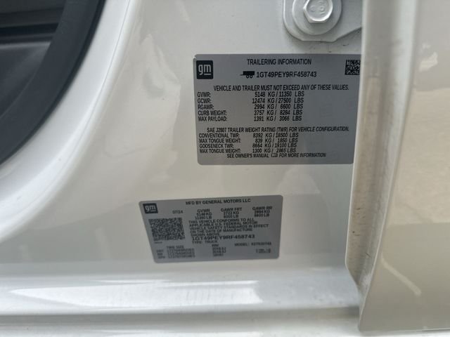 Used 2024 White GMC AT4 image 37