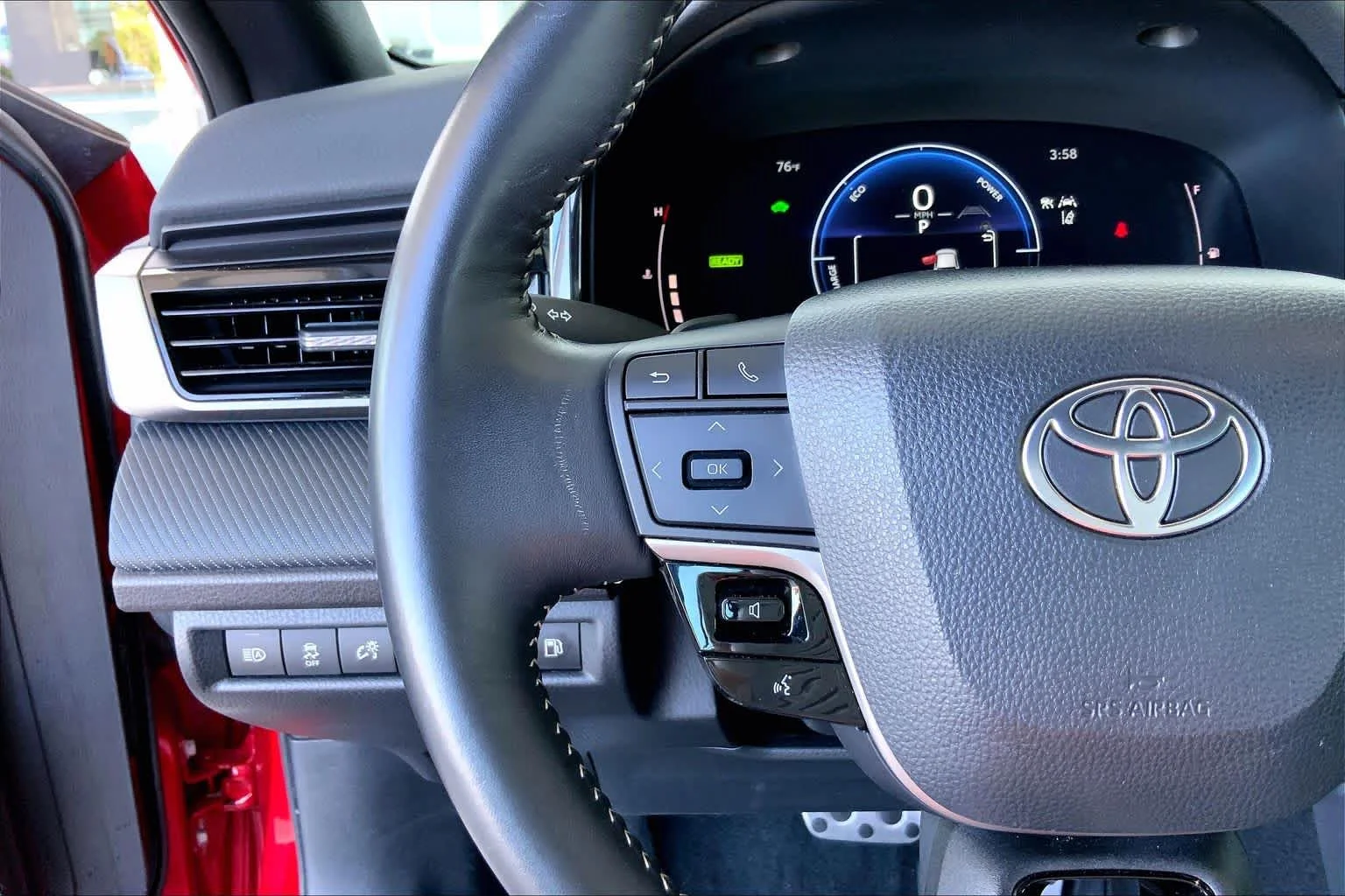2025 Toyota Camry SE - Photo 24