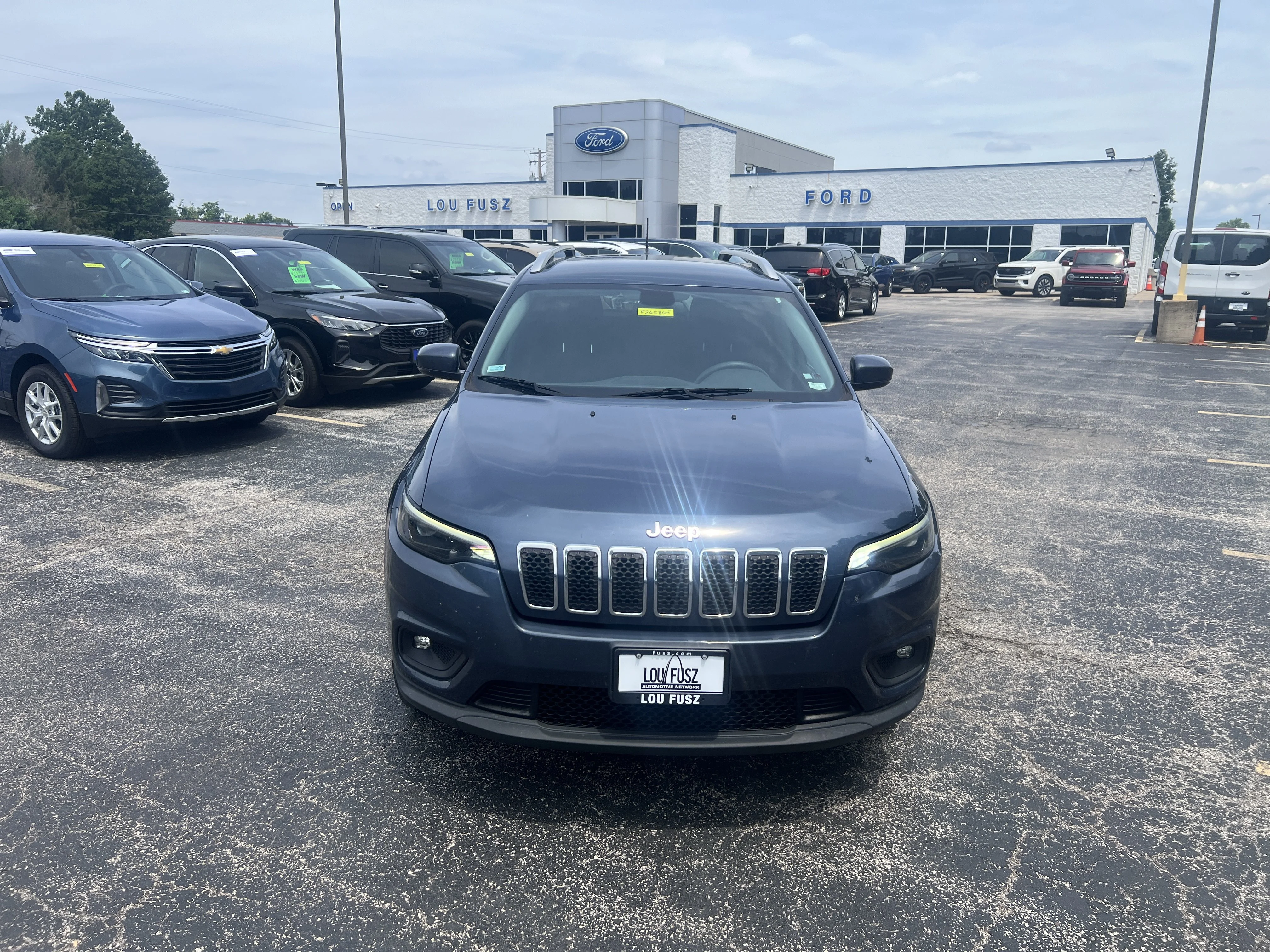 Used 2019 Blue Shade Pearlcoat Jeep Latitude image 3